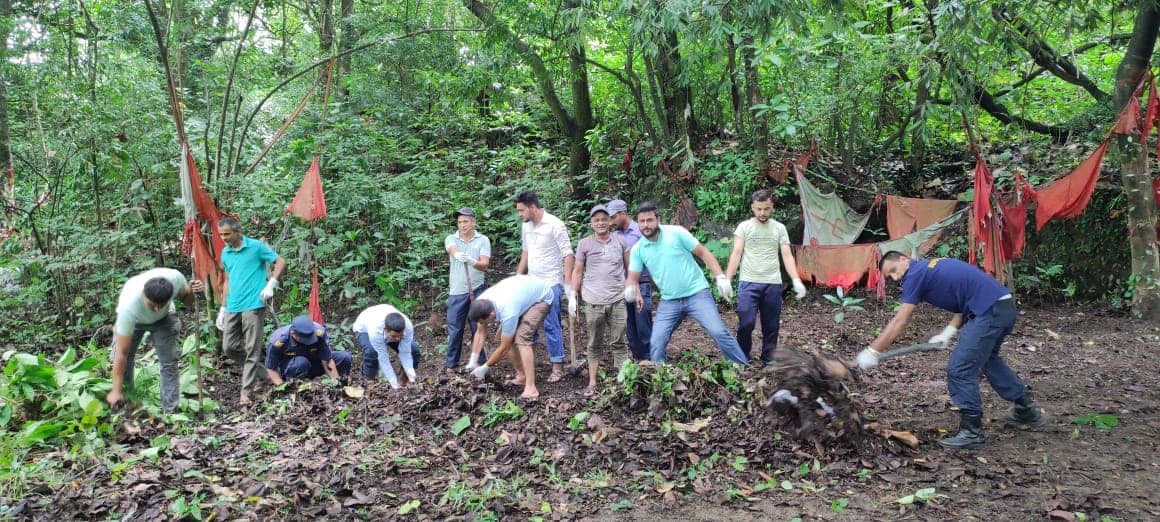 अन्तर्राष्ट्रिय युवा दिवसमा मन्दिर परिसरमा सरसफाइ र वृक्षारोपण 